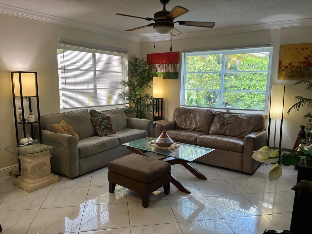 639 W Oakland Park Blvd, Oakland Park, FL 33311