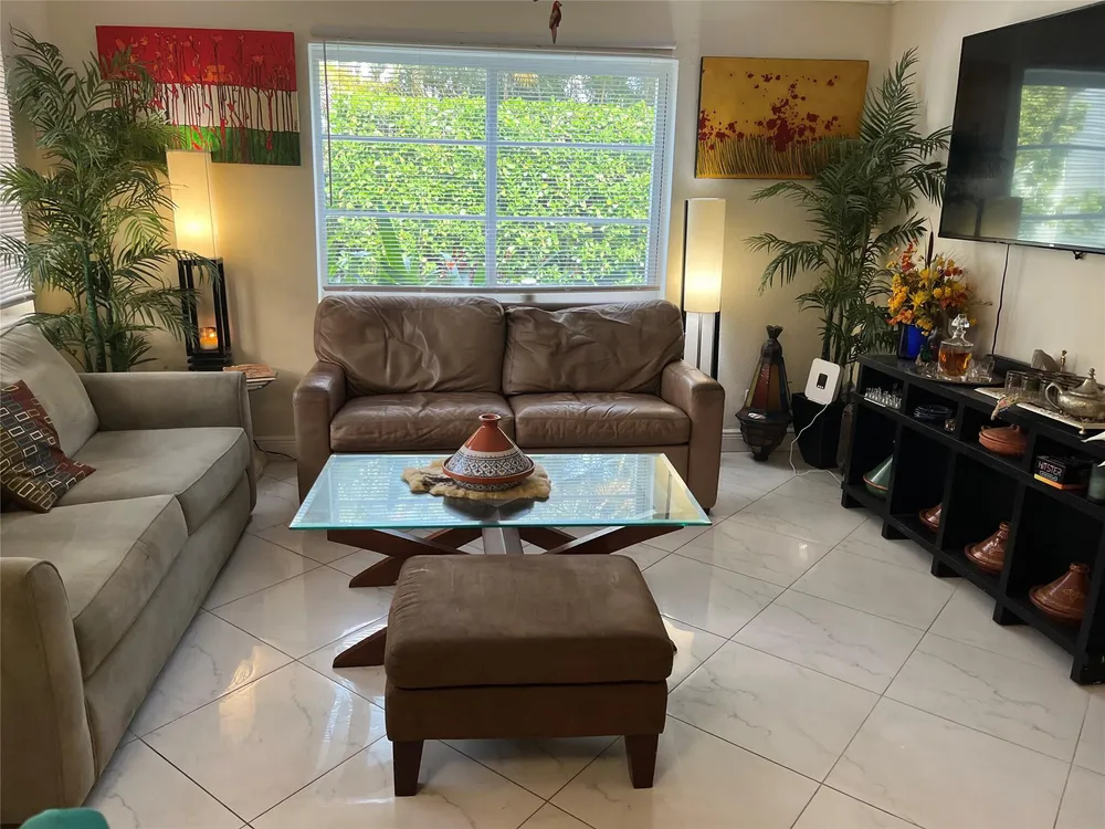639 W Oakland Park Blvd, Oakland Park, FL 33311