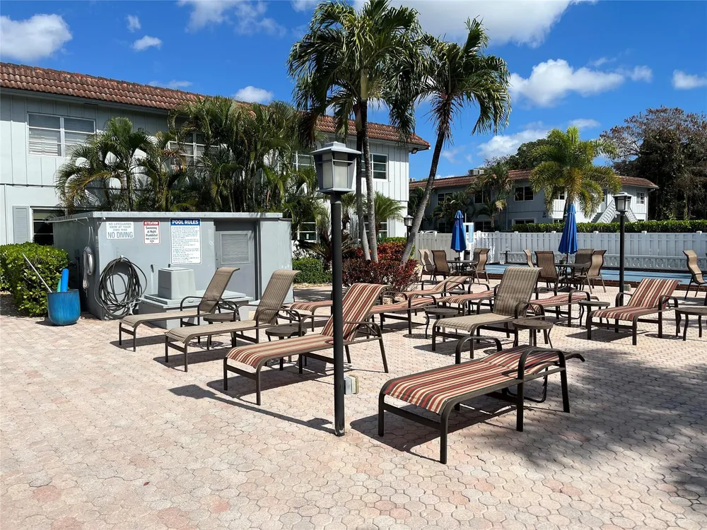 639 W Oakland Park Blvd, Oakland Park, FL 33311