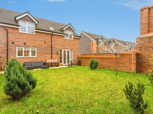 Hurstfield Crescent, Haywards Heathphoto