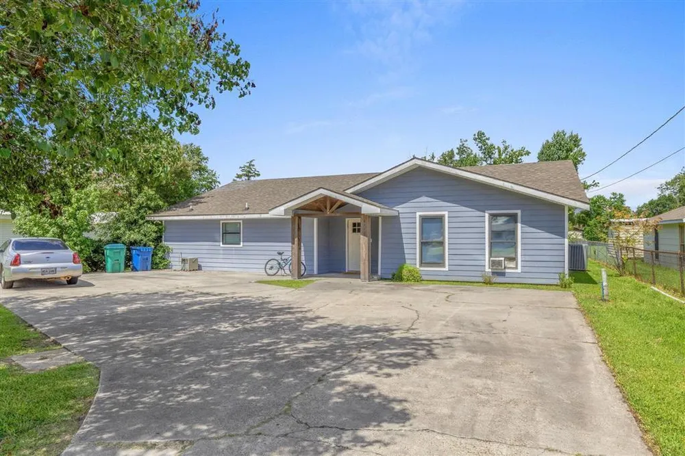 206 Vine St, Sulphur, LA 70663