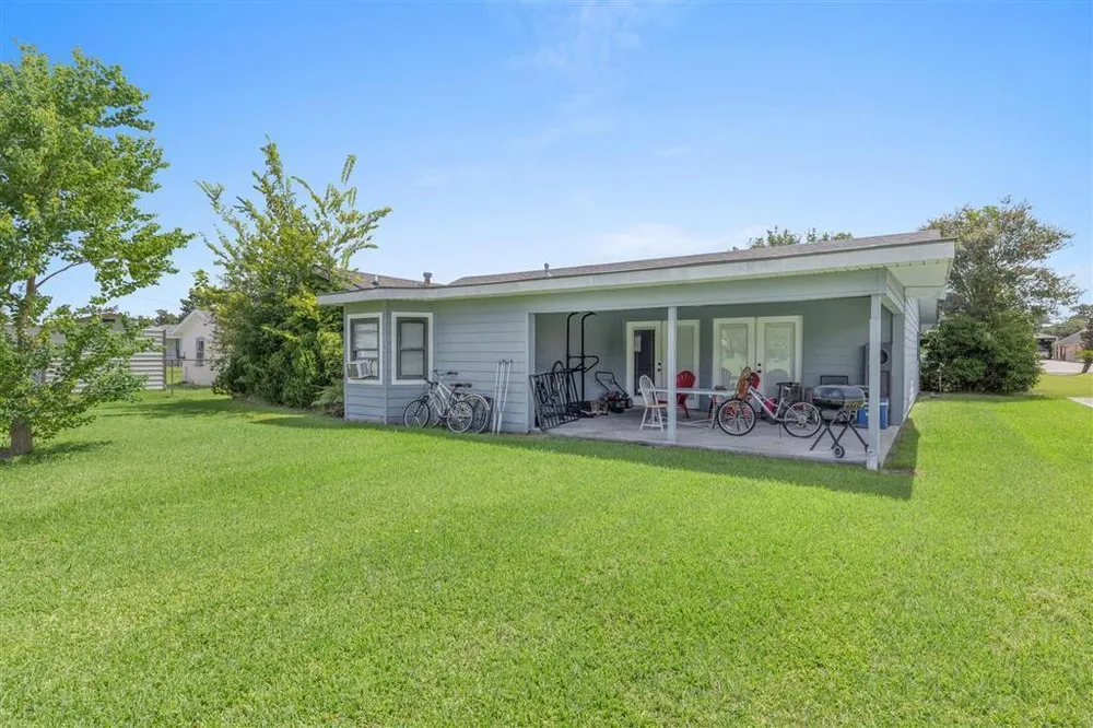 206 Vine St, Sulphur, LA 70663