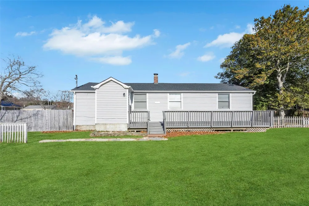 209 Jamaica Ave, Medford, NY 11763