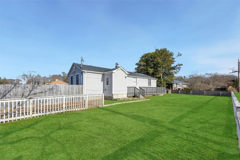 209 Jamaica Ave, Medford, NY 11763