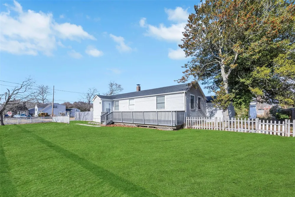 209 Jamaica Ave, Medford, NY 11763