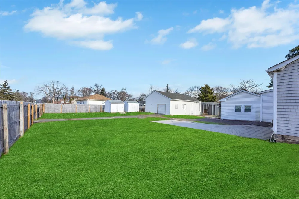 209 Jamaica Ave, Medford, NY 11763