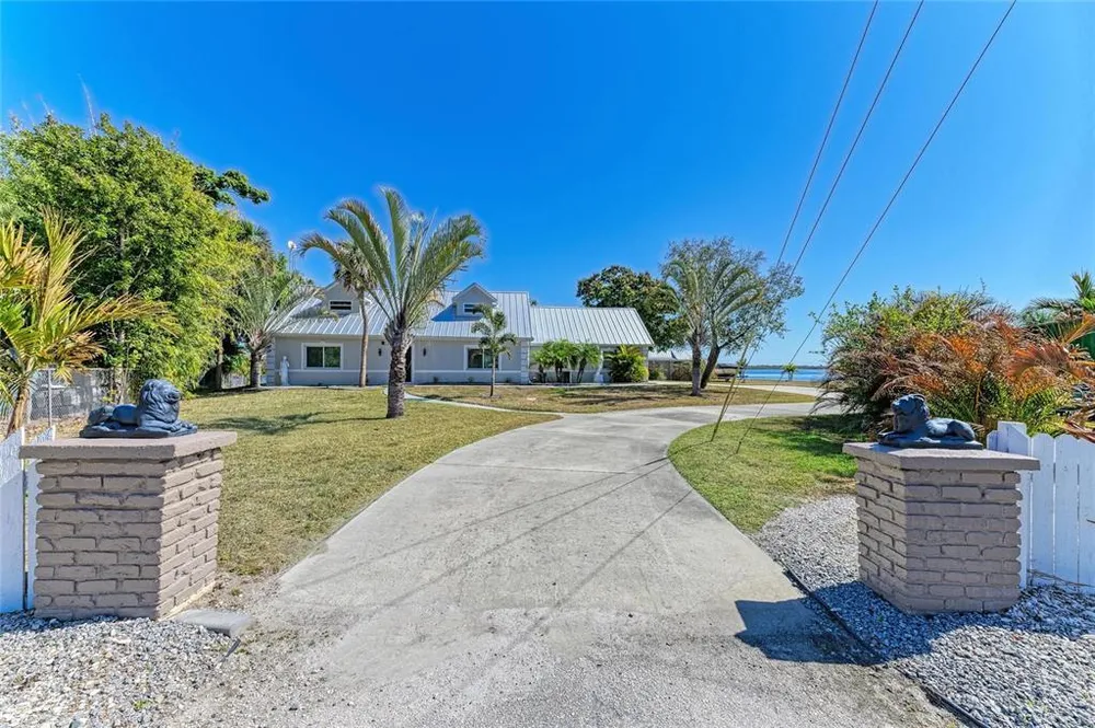 9610 SW Yacht Dr, Arcadia, FL 34269