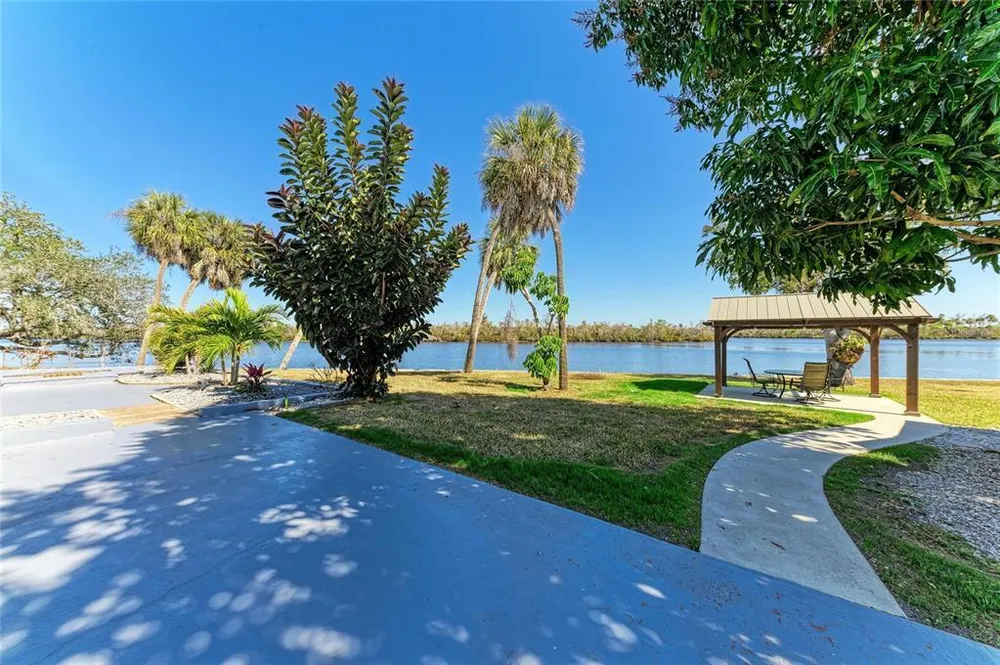 9610 SW Yacht Dr, Arcadia, FL 34269