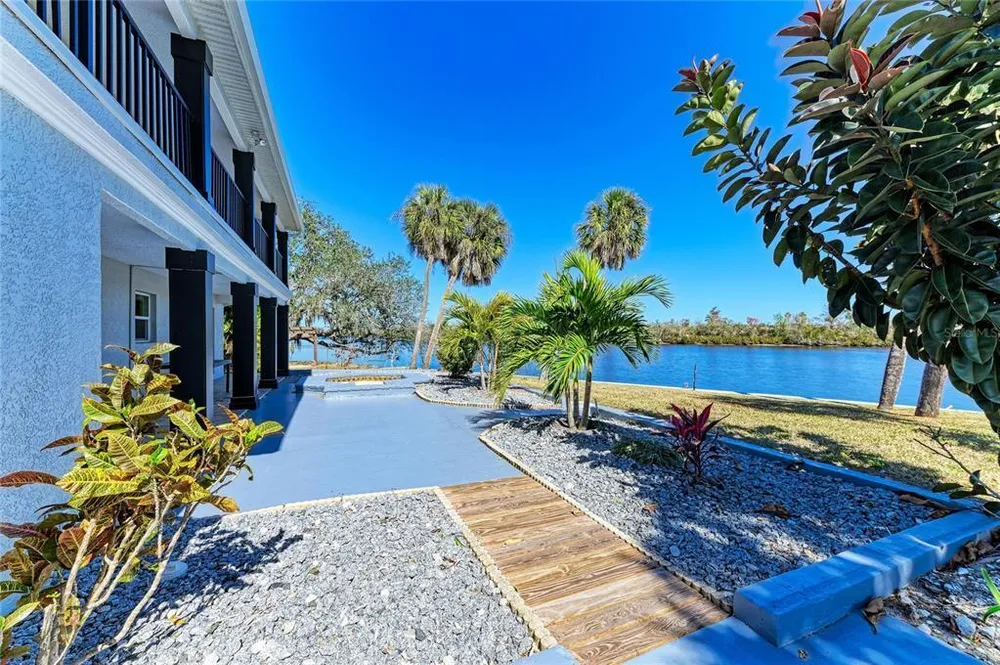 9610 SW Yacht Dr, Arcadia, FL 34269