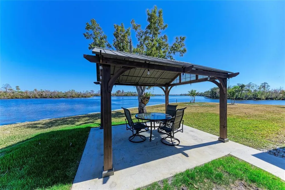 9610 SW Yacht Dr, Arcadia, FL 34269