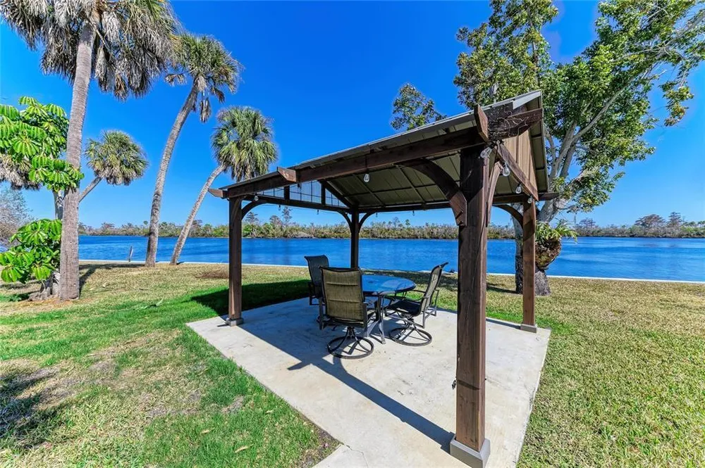 9610 SW Yacht Dr, Arcadia, FL 34269