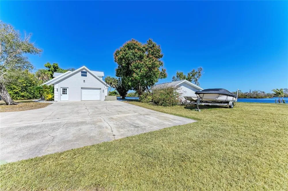 9610 SW Yacht Dr, Arcadia, FL 34269