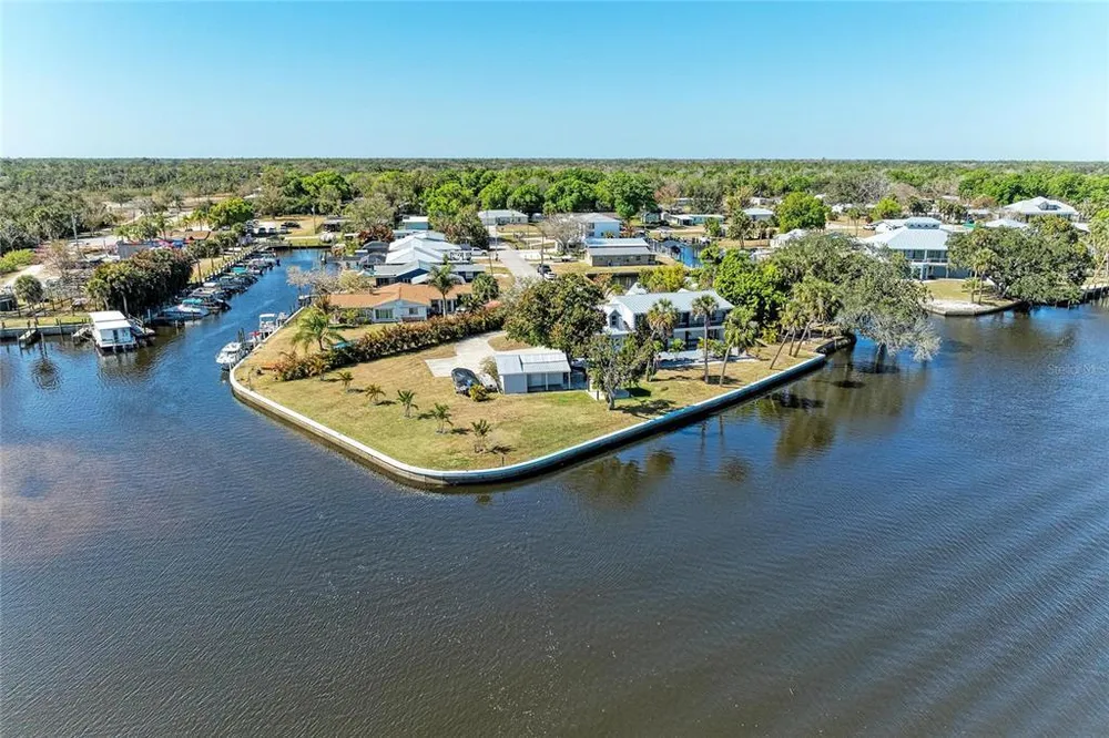 9610 SW Yacht Dr, Arcadia, FL 34269