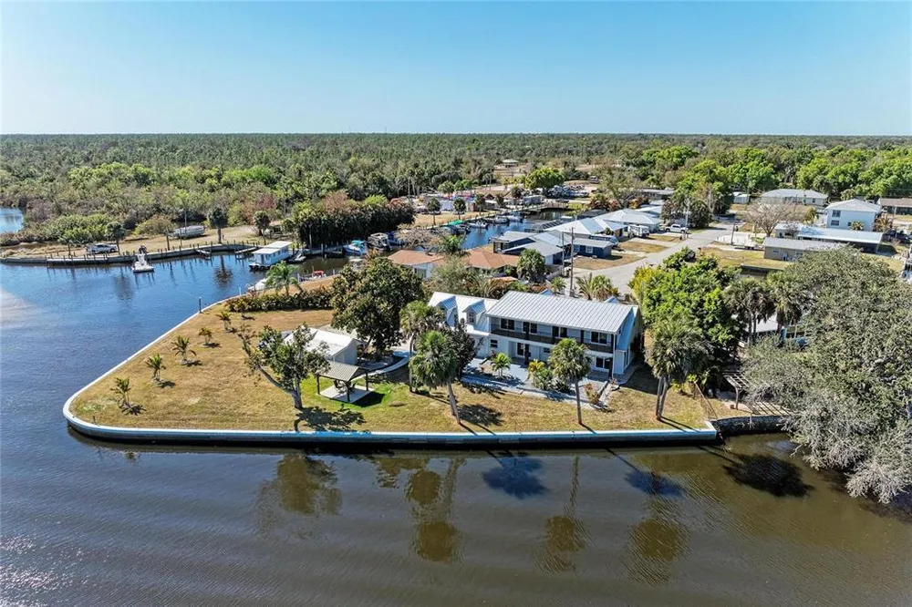 9610 SW Yacht Dr, Arcadia, FL 34269