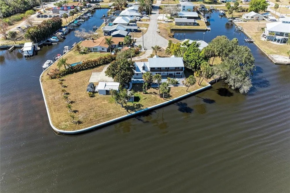 9610 SW Yacht Dr, Arcadia, FL 34269