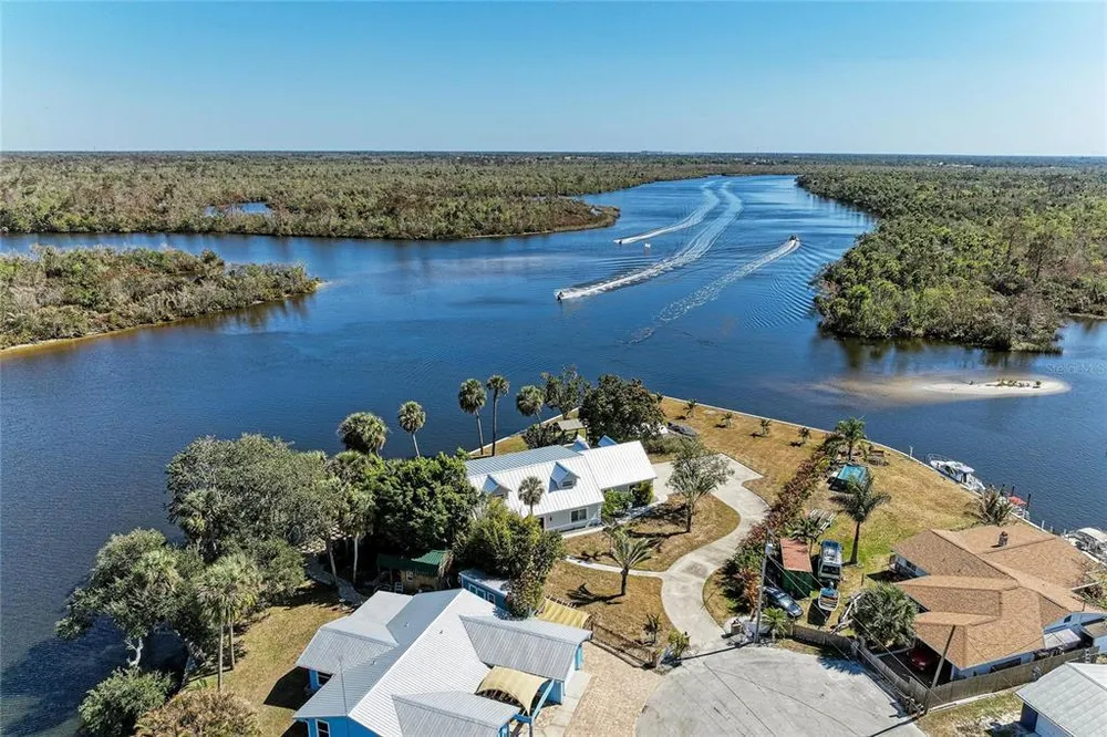 9610 SW Yacht Dr, Arcadia, FL 34269