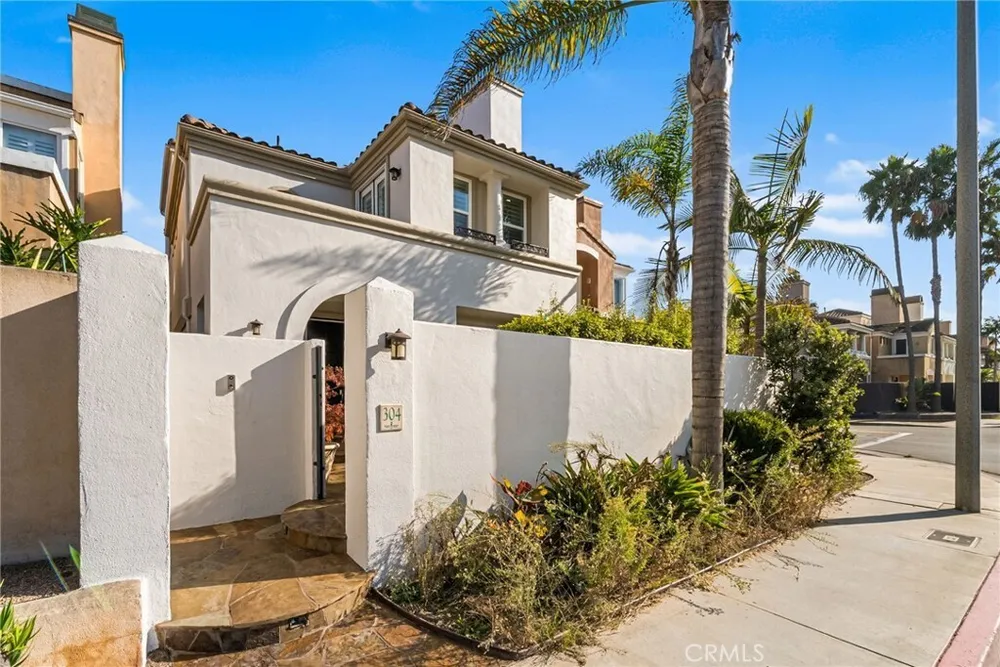 304 Goldenwest St, Huntington Beach, CA 92648