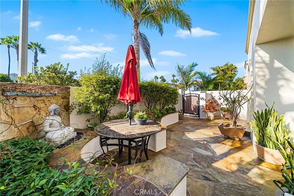 304 Goldenwest St, Huntington Beach, CA 92648