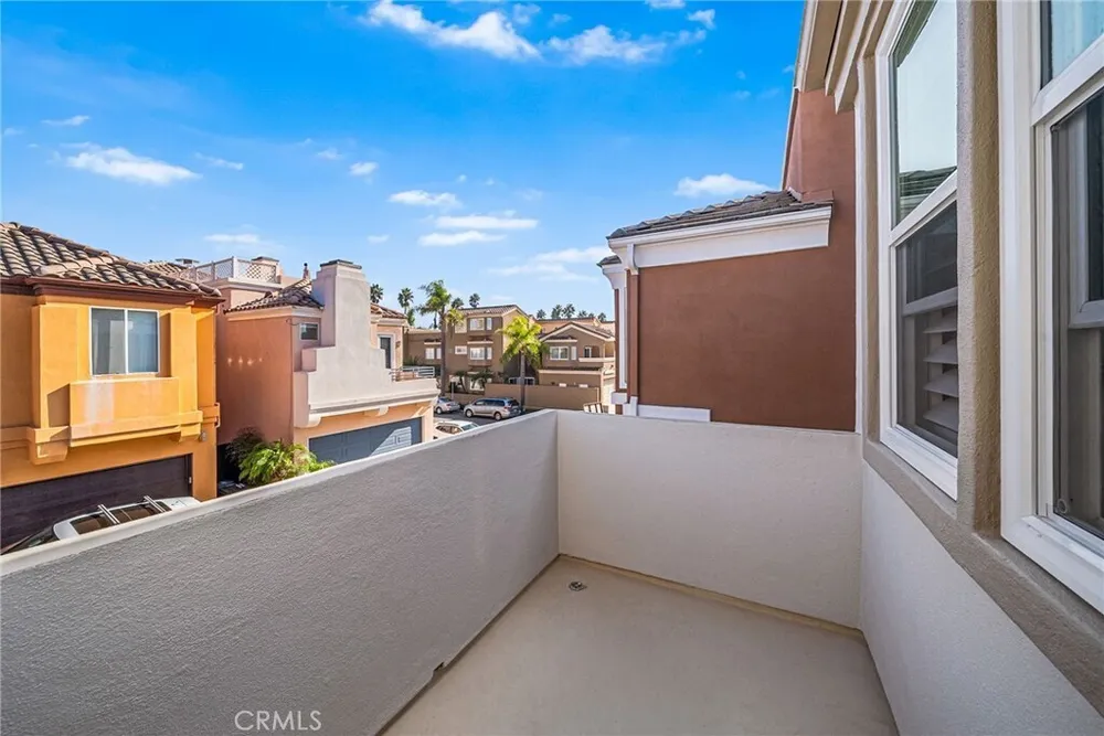 304 Goldenwest St, Huntington Beach, CA 92648