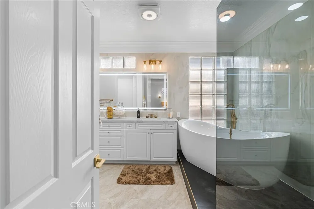 304 Goldenwest St, Huntington Beach, CA 92648