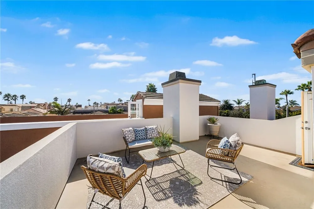 304 Goldenwest St, Huntington Beach, CA 92648