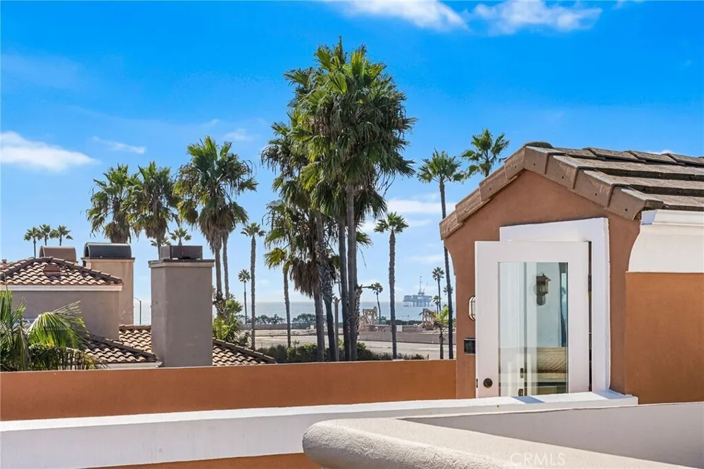 304 Goldenwest St, Huntington Beach, CA 92648