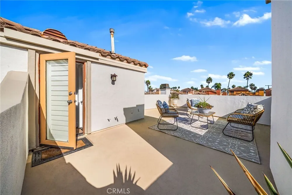 304 Goldenwest St, Huntington Beach, CA 92648