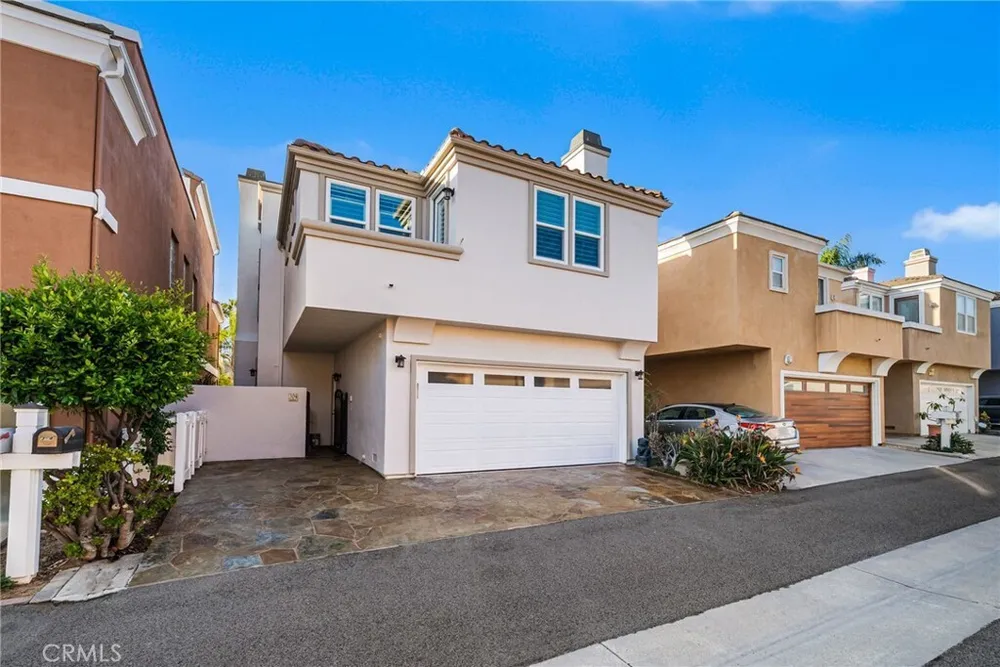 304 Goldenwest St, Huntington Beach, CA 92648