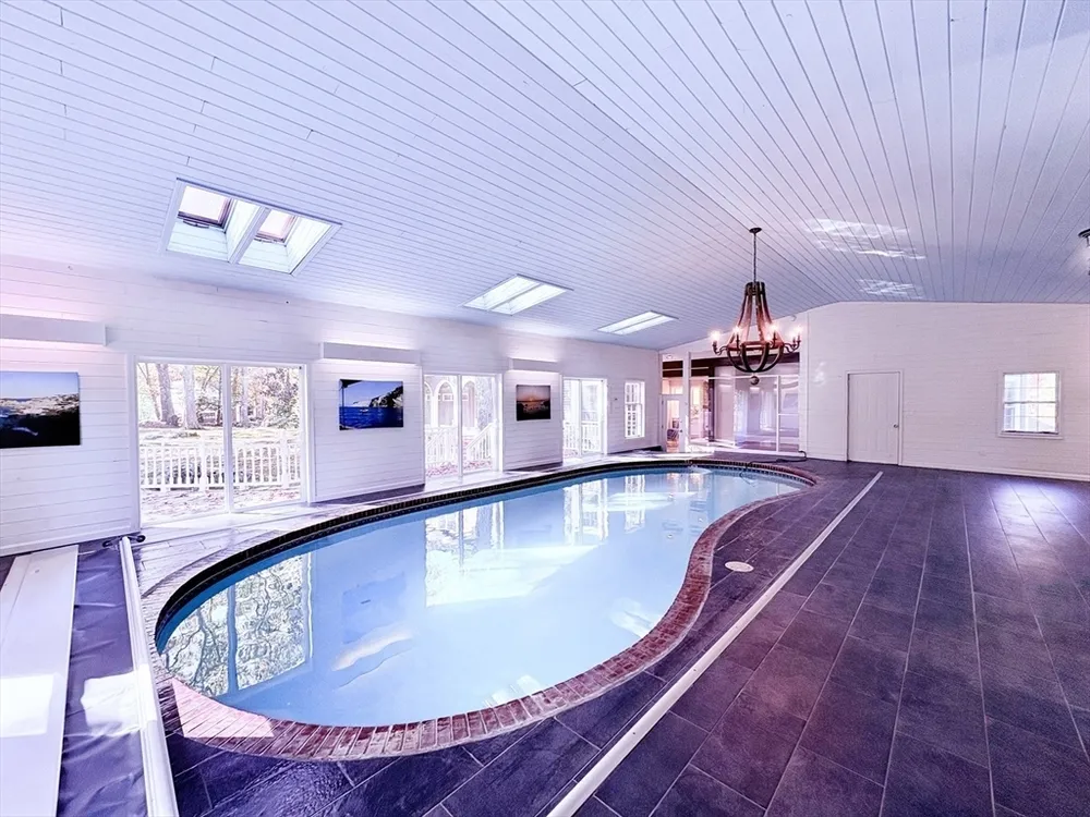 85 Schoolmaster Ln, Dedham, MA 02026