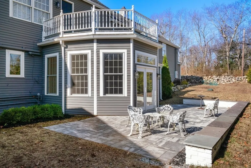 85 Schoolmaster Ln, Dedham, MA 02026