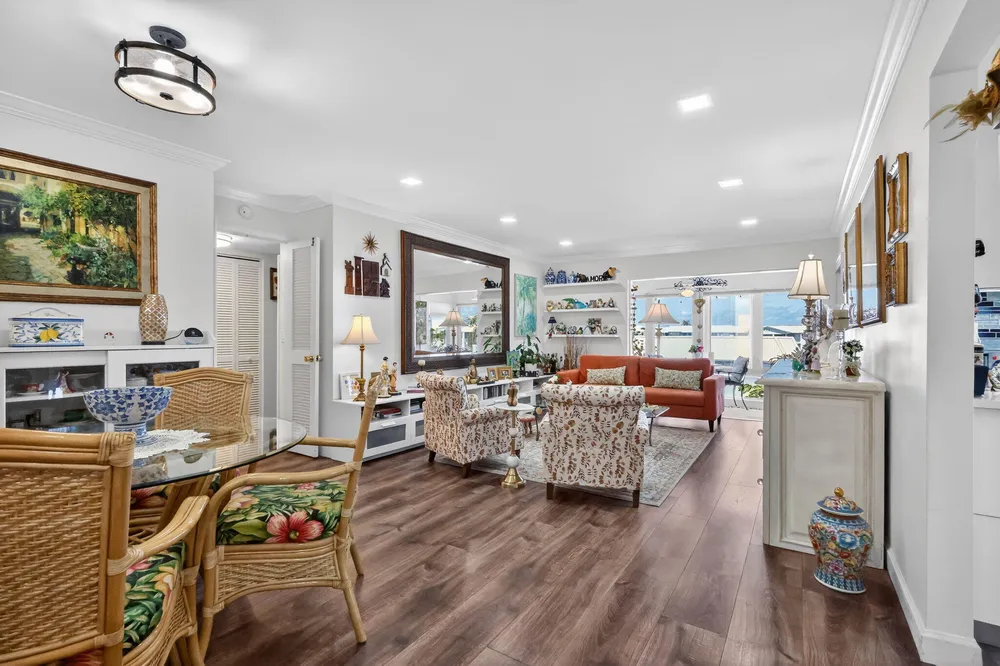 10 Colonial Club Dr, Boynton Beach, FL 33435