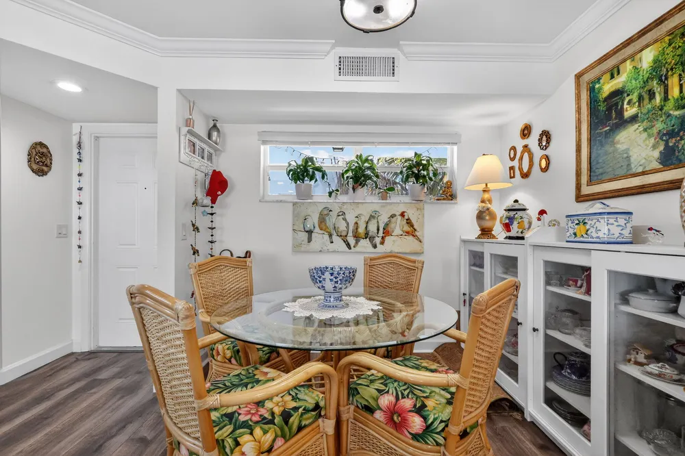 10 Colonial Club Dr, Boynton Beach, FL 33435
