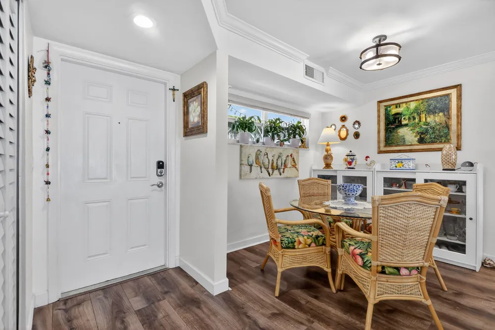 10 Colonial Club Dr, Boynton Beach, FL 33435