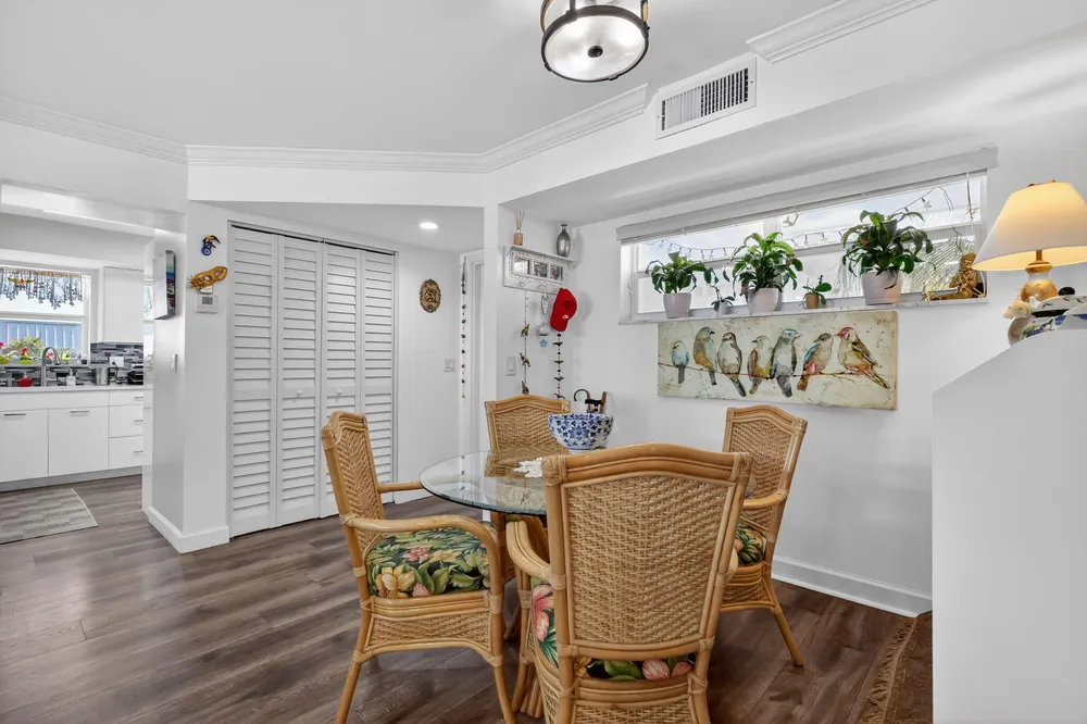 10 Colonial Club Dr, Boynton Beach, FL 33435