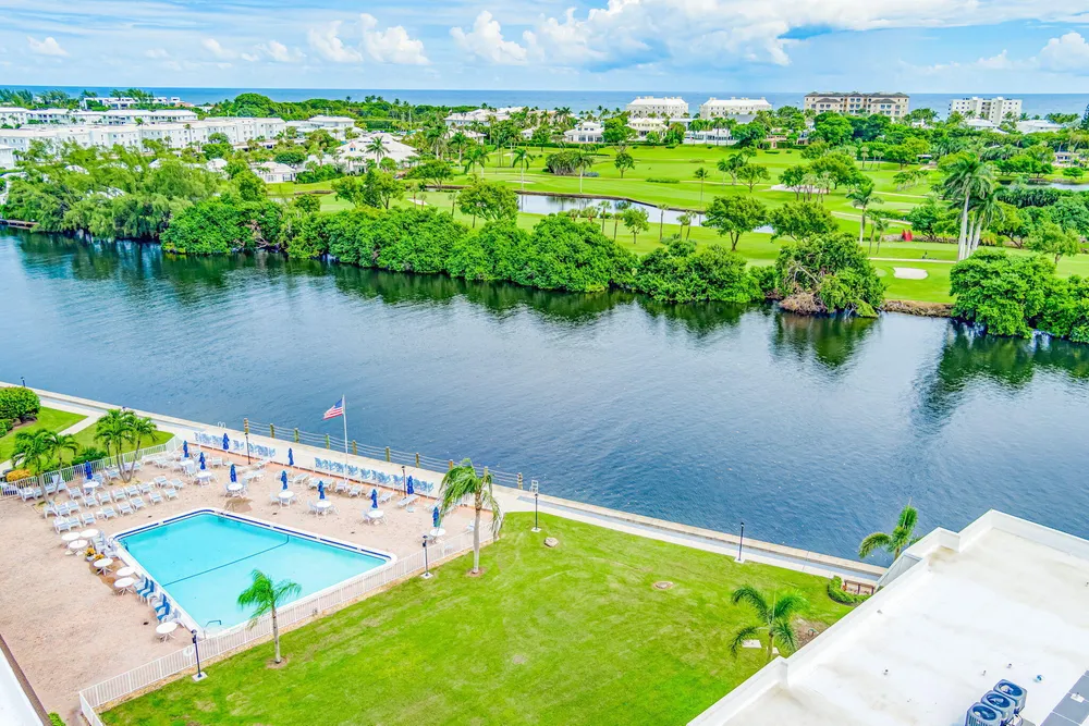 10 Colonial Club Dr, Boynton Beach, FL 33435