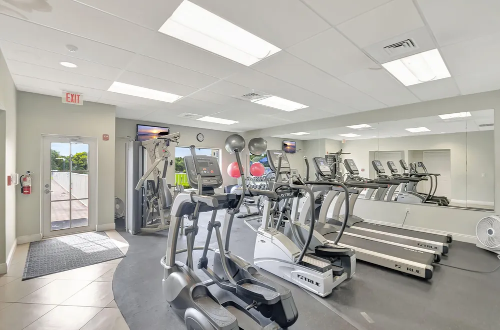 10 Colonial Club Dr, Boynton Beach, FL 33435