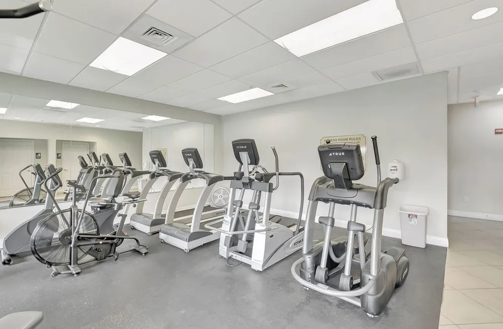 10 Colonial Club Dr, Boynton Beach, FL 33435