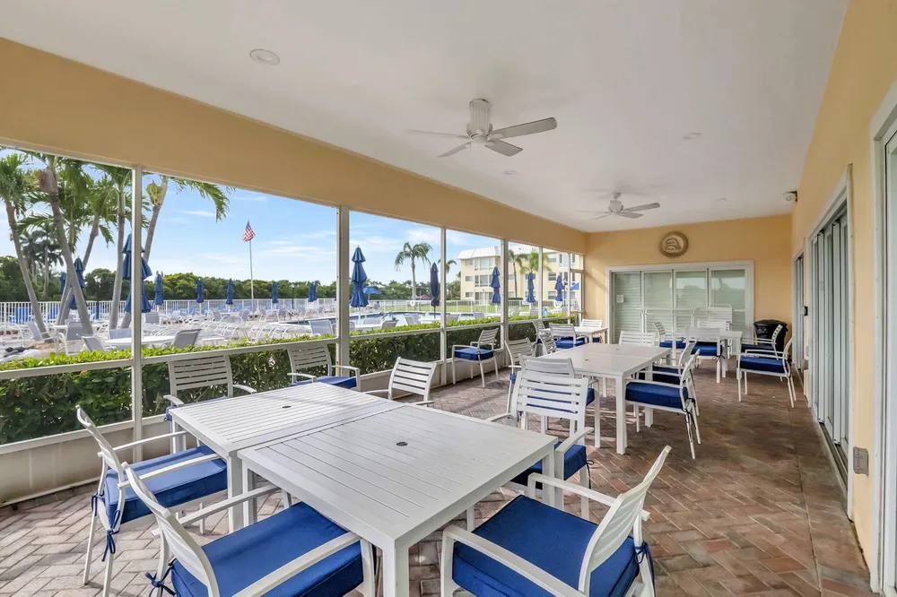 10 Colonial Club Dr, Boynton Beach, FL 33435