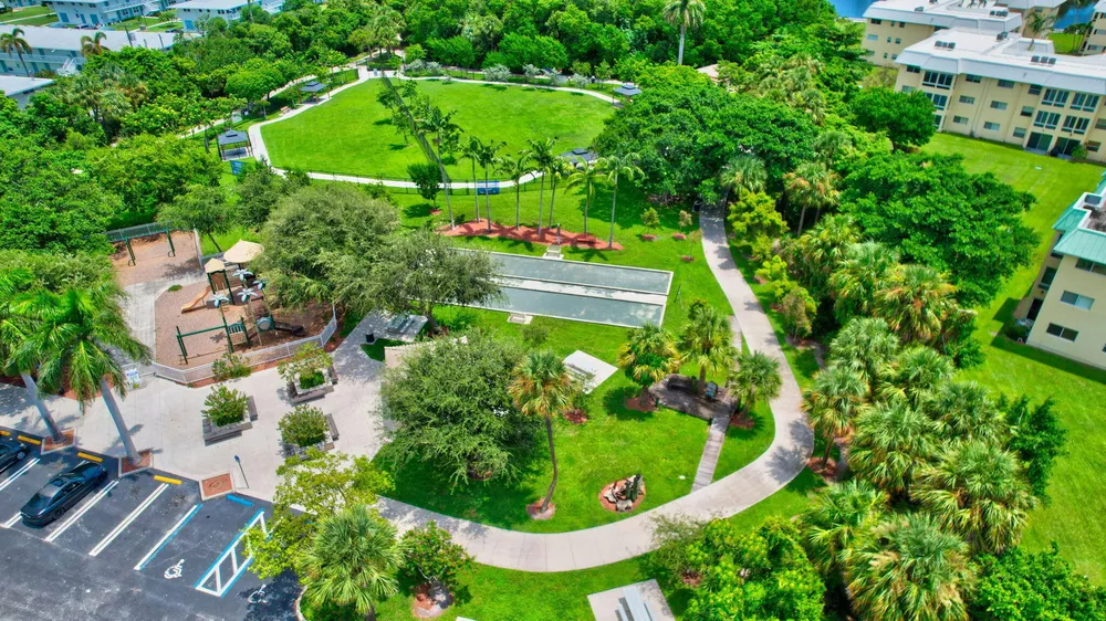 10 Colonial Club Dr, Boynton Beach, FL 33435