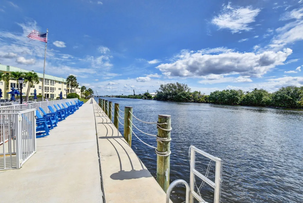 10 Colonial Club Dr, Boynton Beach, FL 33435