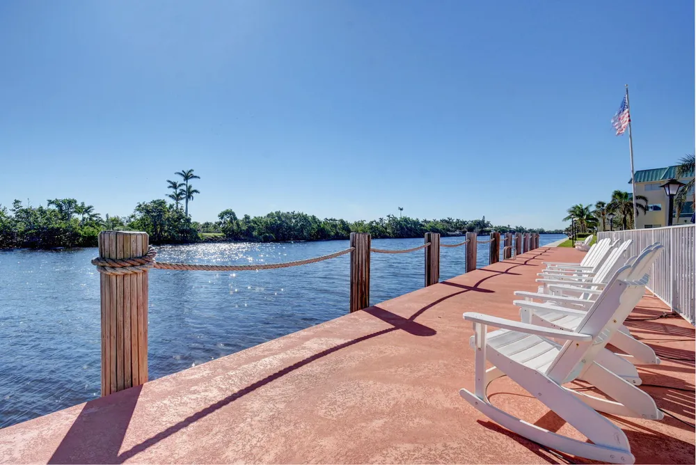 10 Colonial Club Dr, Boynton Beach, FL 33435