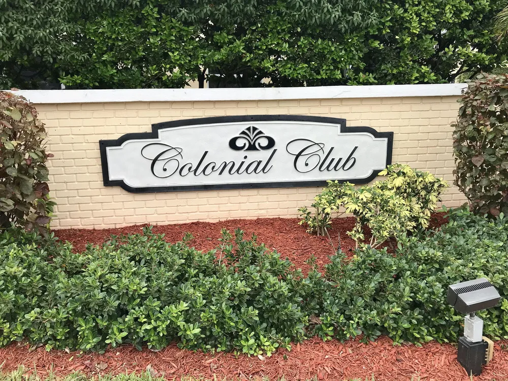 10 Colonial Club Dr, Boynton Beach, FL 33435