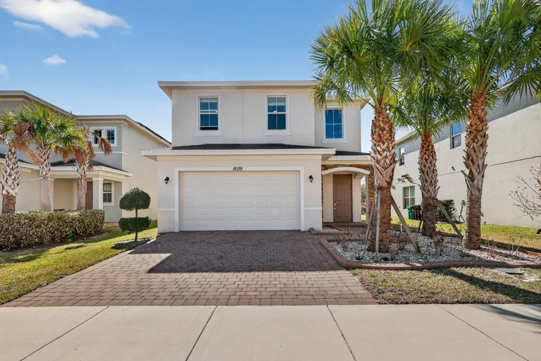 1609 NW Cataluna Circle, Port St Lucie, FL 34986