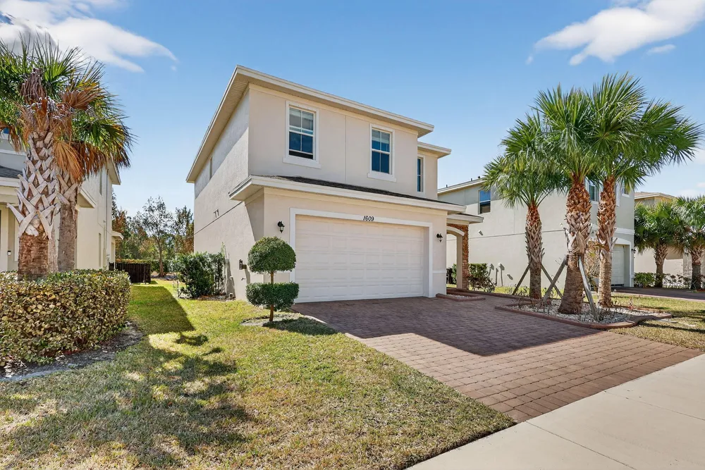1609 NW Cataluna Circle, Port St Lucie, FL 34986