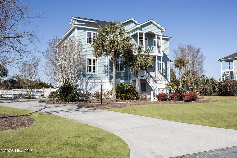 8308 Lakeview Dr, Wilmington, NC 28412
