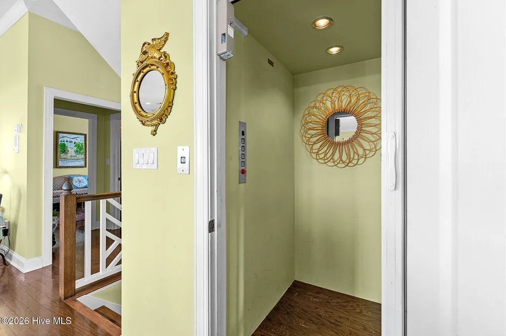 8308 Lakeview Dr, Wilmington, NC 28412