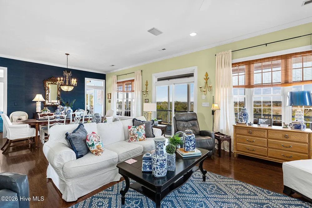 8308 Lakeview Dr, Wilmington, NC 28412