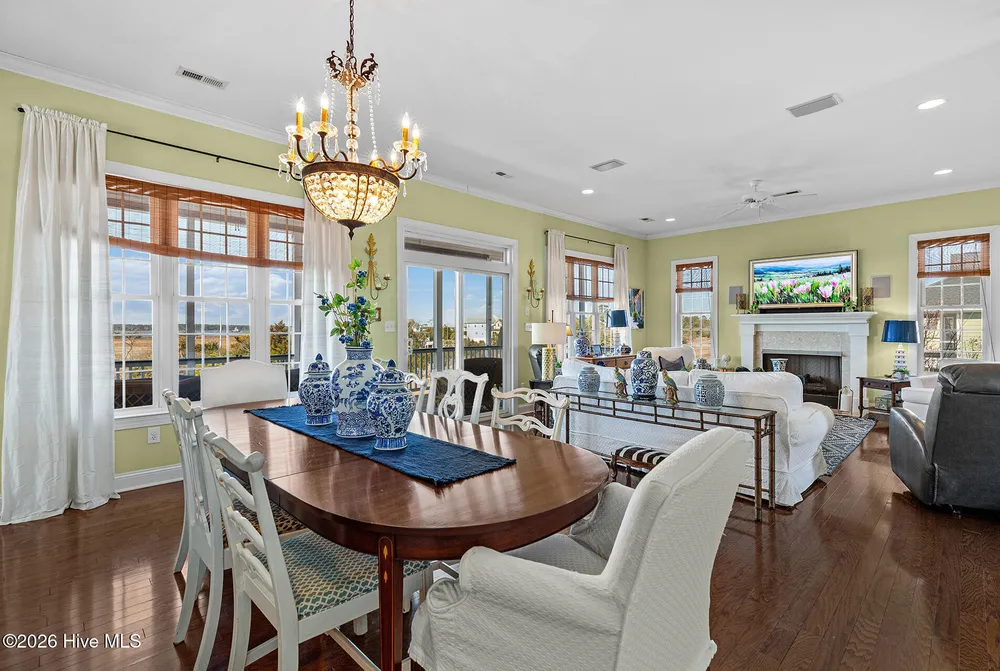 8308 Lakeview Dr, Wilmington, NC 28412