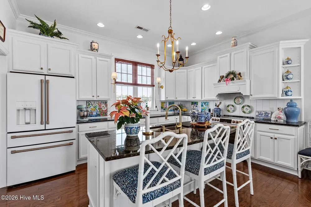 8308 Lakeview Dr, Wilmington, NC 28412