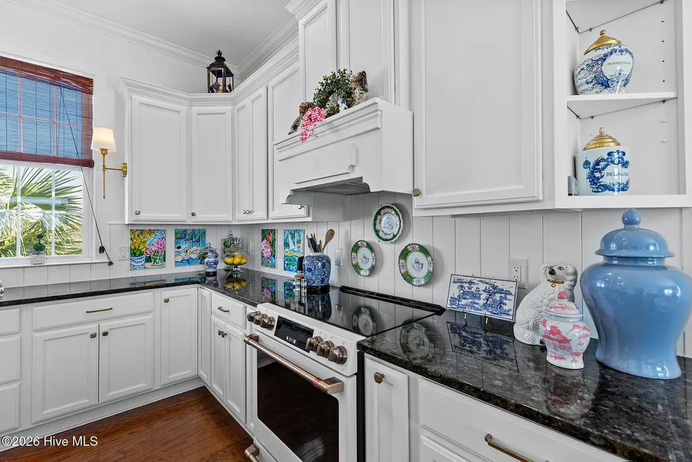 8308 Lakeview Dr, Wilmington, NC 28412